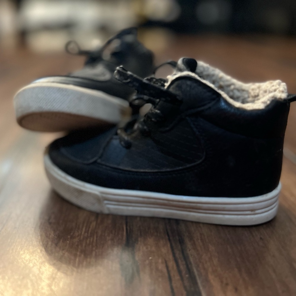 Kids shoes size 8
